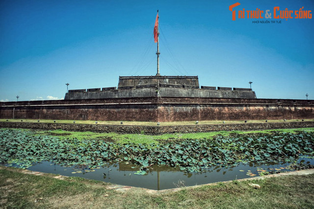 Ngắm những công trình kiến trúc được khắc vào Cửu Đỉnh nhà Nguyễn - Hình 2 Ngam nhung cong trinh kien truc duoc khac vao Cuu Dinh nha Nguyen-Hinh-2