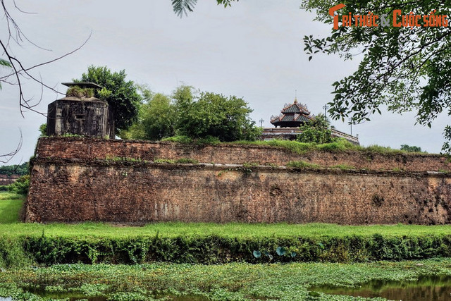 Ngắm những công trình kiến trúc được khắc vào Cửu Đỉnh nhà Nguyễn - Hình 3 Ngam nhung cong trinh kien truc duoc khac vao Cuu Dinh nha Nguyen-Hinh-3
