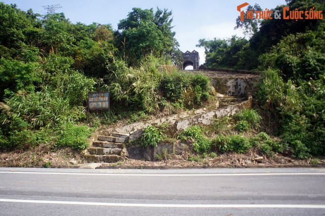 Ngắm những công trình kiến trúc được khắc vào Cửu Đỉnh nhà Nguyễn - Hình 11 Ngam nhung cong trinh kien truc duoc khac vao Cuu Dinh nha Nguyen-Hinh-11