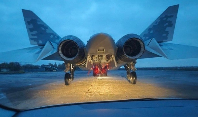 Su-57 với khoang vũ khí chính bên trong mở. article-68f4956c7263d8-98793568.jpg