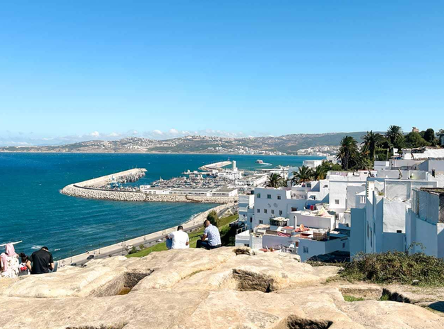 Nằm trên bờ biển tây bắc châu Phi, phía đông Gibraltar, Bán đảo Tangier ở Maroc có vị trí địa lý độc đáo, nằm giữa Đại Tây Dương và châu Phi, đóng vai trò là cửa ngõ vào châu Âu và châu Phi. Ảnh: @Đại học Cádiz. 1-9391.png