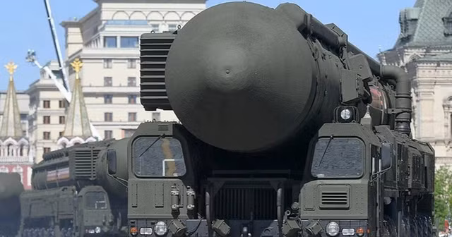 Tên lửa đạn đạo tầm trung RSD-10 của Liên Xô (NATO định danh: SS-20 Saber)