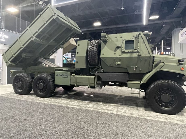 Xe tự hành đa nhiệm vụ tầm trung (M-MAV). oshkosh-2.jpg