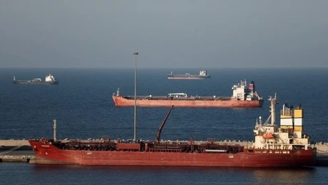 Hết kế chuyển dầu, Tổng thống Trump đe dọa cắt điện Iran