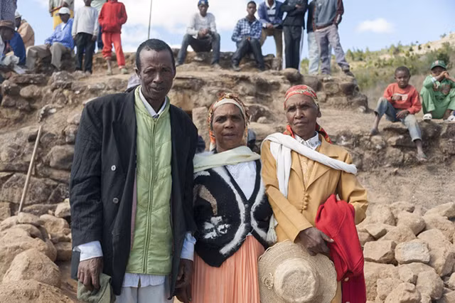 Am anh le dao mo, nhay mua cung xuong nguoi chet o Madagascar-Hinh-11