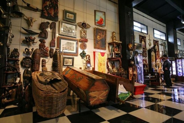 Bảo tàng kỳ lạ: Trưng bày mì tôm, toilet, ma cà rồng... - Hình 2 Bao tang ky la: Trung bay mi tom, toilet, ma ca rong...-Hinh-2