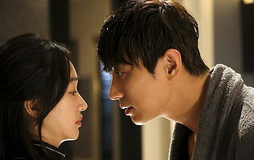 Chiếc áo lót dưới gầm giường và lời thú nhận kinh hoàng của vợ Chiec ao lot duoi gam giuong va loi thu nhan kinh hoang cua vo