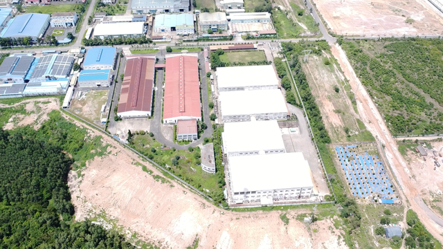 Dong Nai: Can canh Khu cong nghiep Ho Nai hon 2 thap ky van ngon ngang-Hinh-2