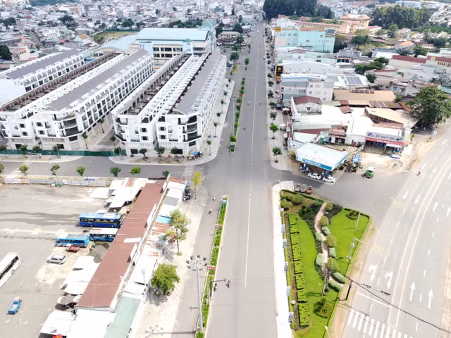 TP.Long Khanh - Dong Nai: Dieu chinh duong Hung Vuong chi mot doanh nghiep du thau