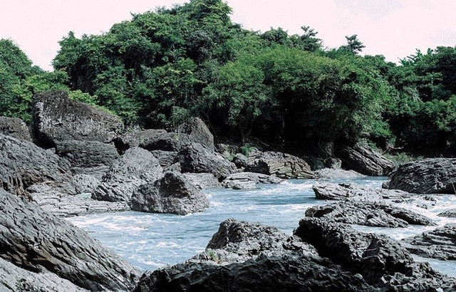 Choáng ngợp báu vật độc nhất vô nhị ở công viên địa chất Đắk Nông - Hình 10 Choang ngop bau vat doc nhat vo nhi o cong vien dia chat Dak Nong-Hinh-10