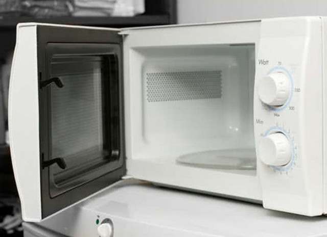 Mẹo loại bỏ nấm mốc trong lò vi sóng cực dễ - Hình 11 Meo loai bo nam moc trong lo vi song cuc de-Hinh-11