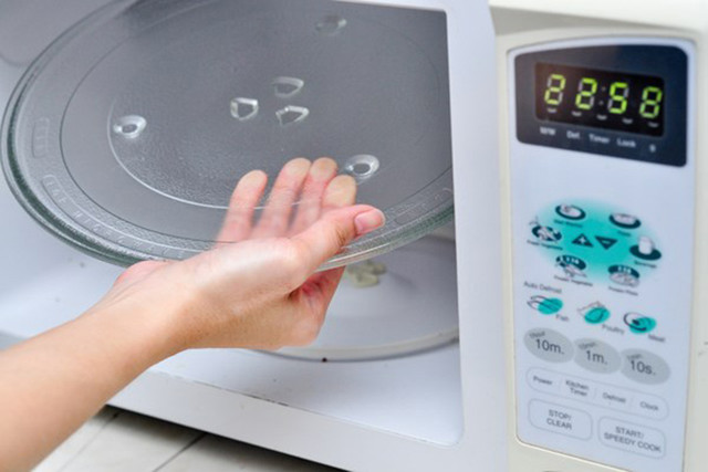 Mẹo loại bỏ nấm mốc trong lò vi sóng cực dễ - Hình 10 Meo loai bo nam moc trong lo vi song cuc de-Hinh-10