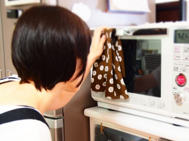 Mẹo loại bỏ nấm mốc trong lò vi sóng cực dễ - Hình 8 Meo loai bo nam moc trong lo vi song cuc de-Hinh-8