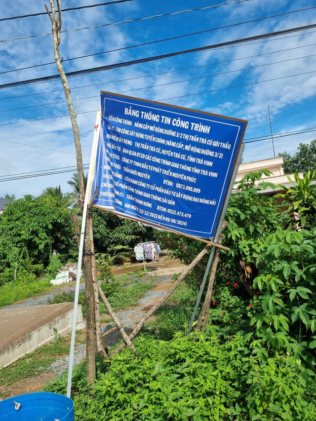 Tra Vinh: Cong truong thi cong duong 3/2 ngon ngang vat lieu, khong rao chan