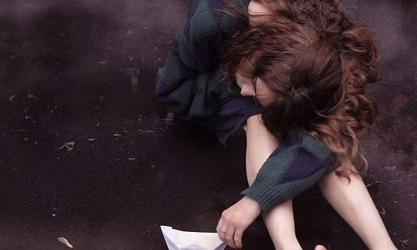 Dieng nguoi khi phat hien ly do bi danh ghen du khong he bo bich