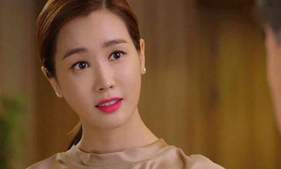 Su that nghiet nga dang sau doi chan dai trang muot cua co vo 18 tuoi