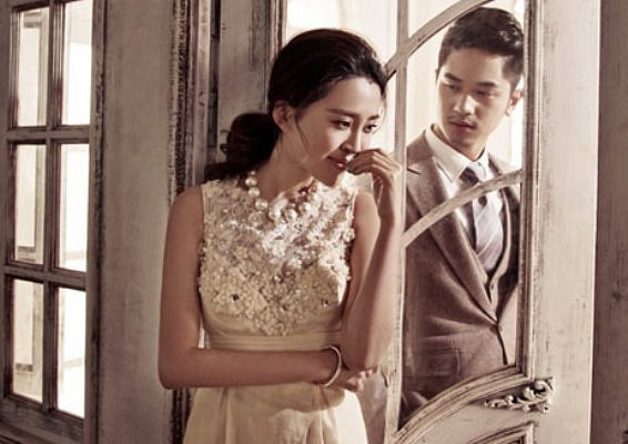 Chồng ôm eo nhân tình vào khách sạn thì chết sững khi thấy vợ Chong om eo nhan tinh vao khach san thi chet sung khi thay vo