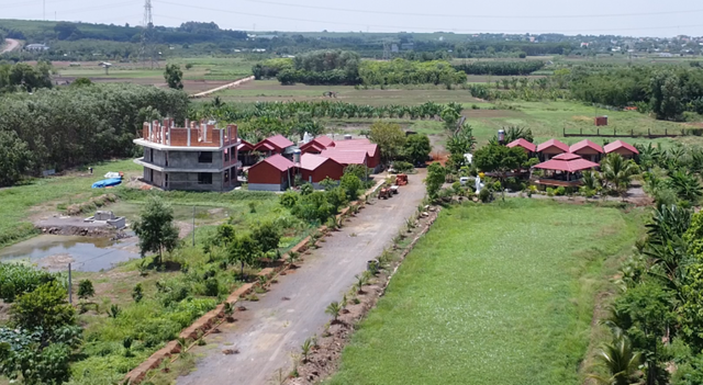 Đồng Nai: Tường cao che khu nghỉ dưỡng trên đất lúa ở xã Gia Tân 2? - Hình 7 Dong Nai: Tuong cao che khu nghi duong tren dat lua o xa Gia Tan 2?-Hinh-7