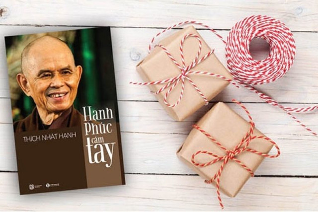 Thiền Sư Thích Nhất Hạnh dạy gì trong cuốn 'Hạnh phúc cầm tay'? Thien Su Thich Nhat Hanh day gi trong cuon 'Hanh phuc cam tay'?