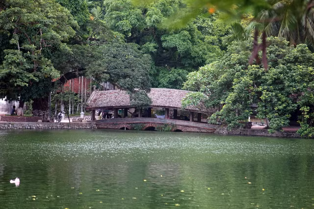 Muc so thi 7 cay cau ngoi co dep huyen bi nhat Viet Nam