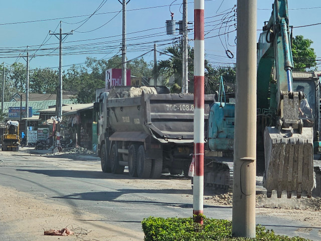 Tay Ninh: Can canh DA Tham nhua duong 30/4 huyen Tan Bien-Hinh-19