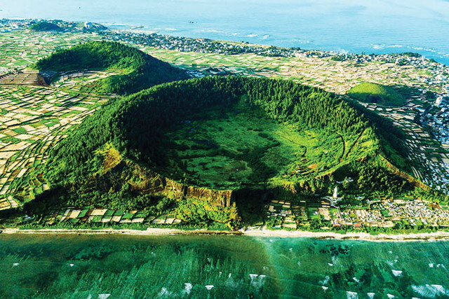 Bí mật trong công viên địa chất Lý Sơn - Sa Huỳnh - Hình 2 Bi mat trong cong vien dia chat Ly Son - Sa Huynh-Hinh-2