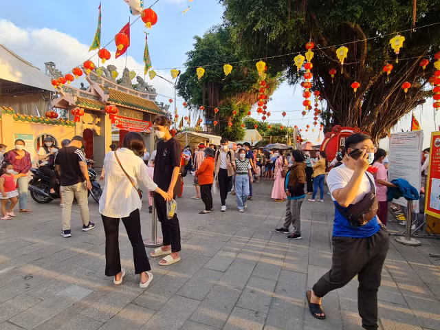 Le hoi chua Ong Cu Lao Pho: Nguoi dan no nuc tham du le tha hoa dang tren song Dong Nai-Hinh-8