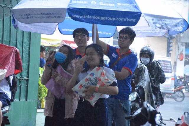 Si tu Sai Gon vuot vu mon trong mua-Hinh-3