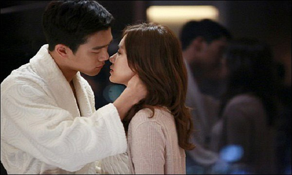 Tôi ngất xỉu tại chỗ sau khi ấn nút bắt wifi từ điện thoại của chồng… Toi ngat xiu tai cho sau khi an nut bat wifi tu dien thoai cua chong…