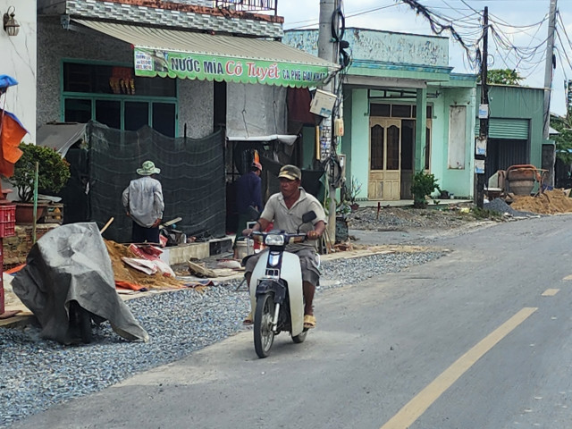 Dong Nai: Du an nang cap duong Huong lo 7, thi cong gan 3 nam van chua xong?-Hinh-2