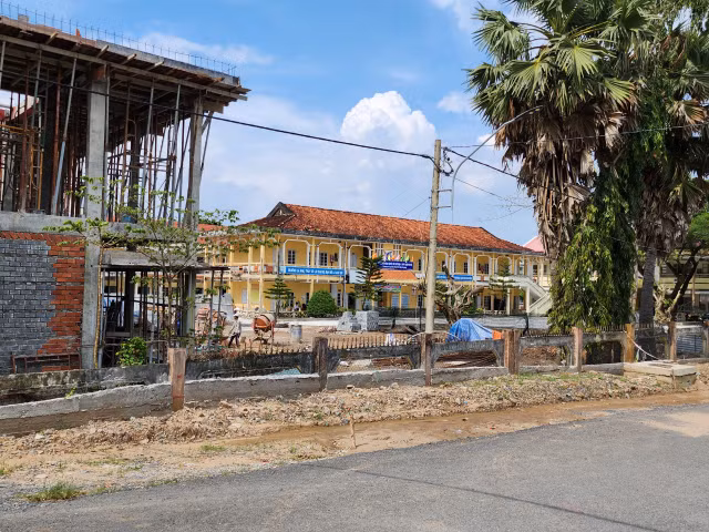 Tra Vinh: Don vi nao dang thi cong xay dung tai Truong Dan toc noi tru Tra Cu?-Hinh-2