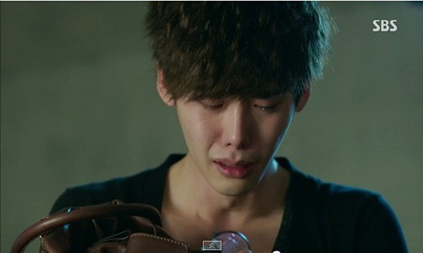 Đuổi vợ xuống xe đi bộ, chỉ 1 phút sau tôi nhận cái kết đáng sợ Duoi vo xuong xe di bo, chi 1 phut sau toi nhan cai ket dang so