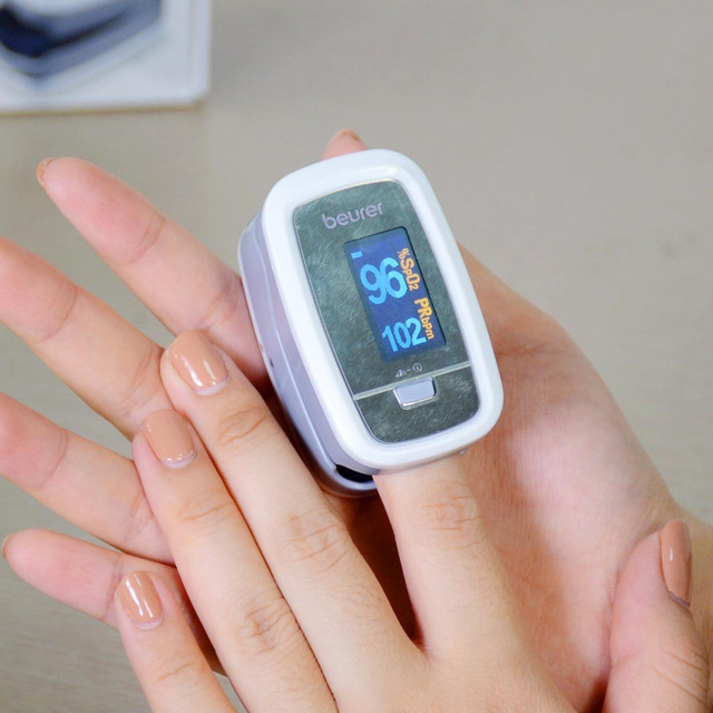 Máy đo chỉ số SpO2: Bệnh nhân COVID-19 sử dụng ra sao? - Hình 2 May do chi so SpO2: Benh nhan COVID-19 su dung ra sao?-Hinh-2