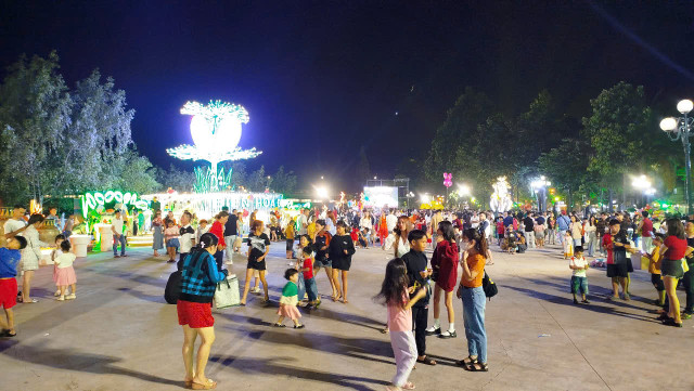 Nguoi dan han hoan cho don thoi khac mung nam moi At Ty-Hinh-41