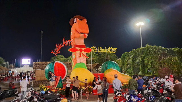 Nguoi dan han hoan cho don thoi khac mung nam moi At Ty-Hinh-51