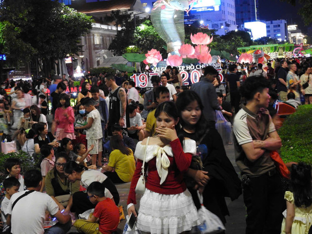 Nguoi dan han hoan cho don thoi khac mung nam moi At Ty-Hinh-38