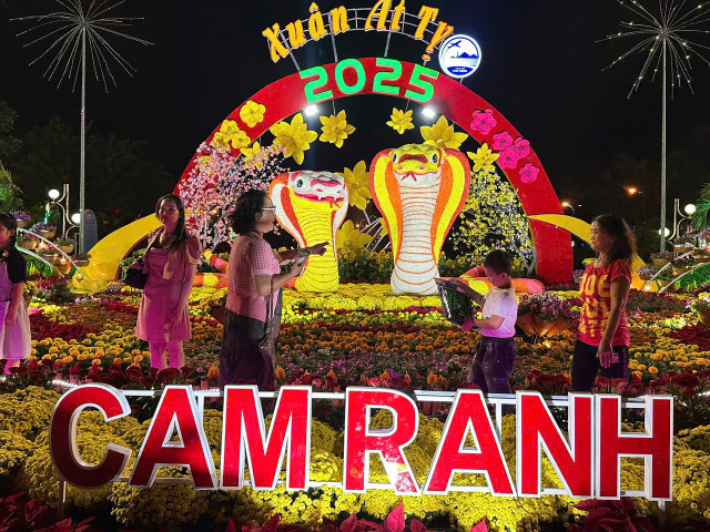 Nguoi dan han hoan cho don thoi khac mung nam moi At Ty-Hinh-46