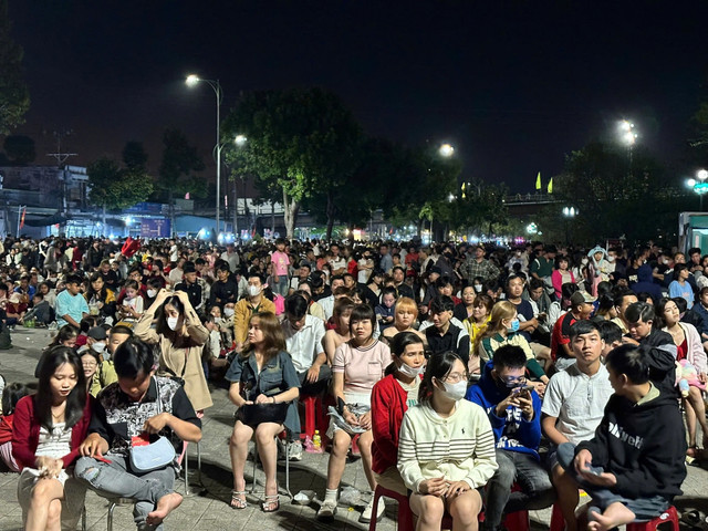 Nguoi dan han hoan cho don thoi khac mung nam moi At Ty-Hinh-50