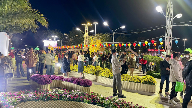 Nguoi dan han hoan cho don thoi khac mung nam moi At Ty-Hinh-54