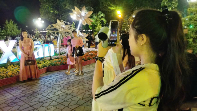 Nguoi dan han hoan cho don thoi khac mung nam moi At Ty-Hinh-40