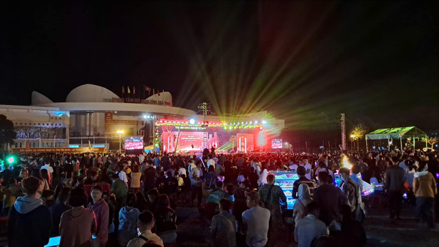 Nguoi dan han hoan cho don thoi khac mung nam moi At Ty-Hinh-52