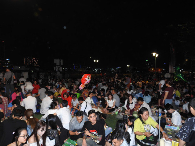 Nguoi dan han hoan cho don thoi khac mung nam moi At Ty-Hinh-39