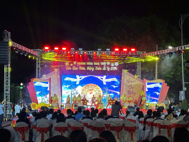 Nguoi dan han hoan cho don thoi khac mung nam moi At Ty-Hinh-48