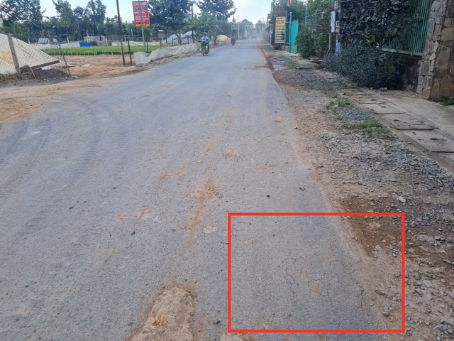 Trang Bom (Dong Nai): Dan tuoi nuoc khien duong tien ti vua nghiem thu da hong?-Hinh-21