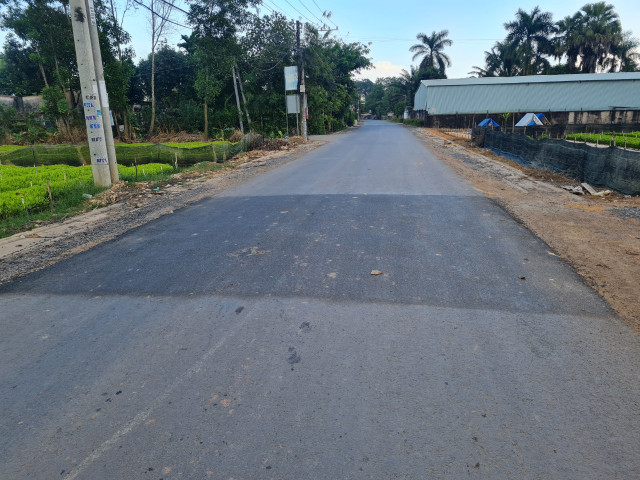 Trảng Bom (Đồng Nai): Dân tưới nước khiến đường tiền tỉ vừa nghiệm thu đã hỏng? - Hình 20 Trang Bom (Dong Nai): Dan tuoi nuoc khien duong tien ti vua nghiem thu da hong?-Hinh-20