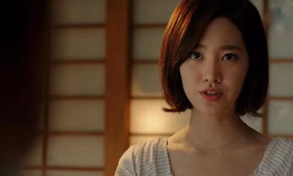 Nua dem tinh giac thay o sin va bong nguoi sau do khien toi sung so