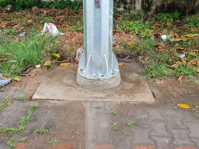 Dong Nai: Soi nang luc nha thau thi cong tru den giao thong gan 1 ty dong-Hinh-2