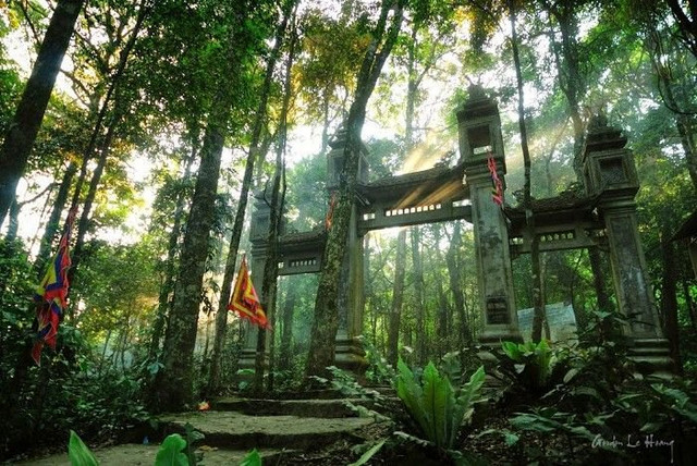 Ba Vì linh thiêng vượng khí và chuyện ly kỳ bí ẩn trong đó - Hình 8 Ba Vi linh thieng vuong khi va chuyen ly ky bi an trong do-Hinh-8
