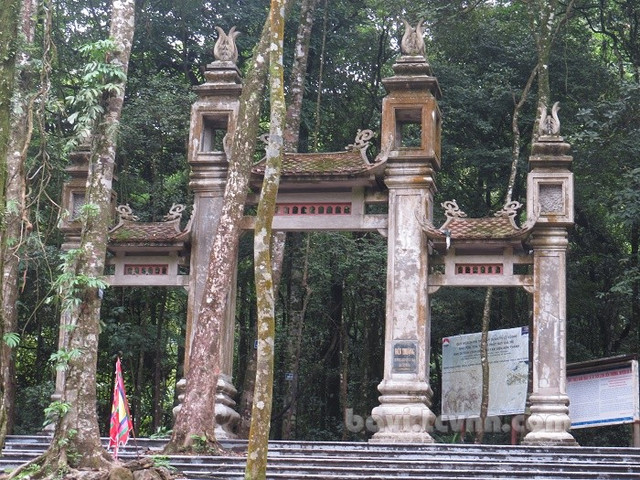 Ba Vì linh thiêng vượng khí và chuyện ly kỳ bí ẩn trong đó - Hình 12 Ba Vi linh thieng vuong khi va chuyen ly ky bi an trong do-Hinh-12