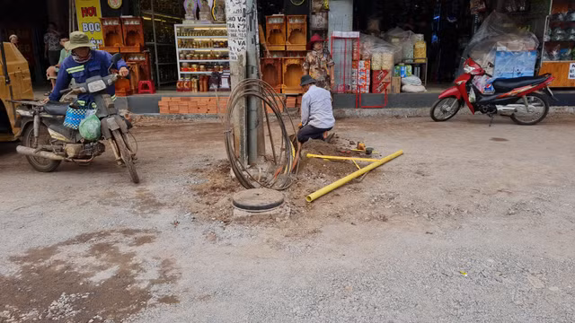 Dong Nai: Vi sao duong Hung Vuong, TP. Long Khanh lien tuc dieu chinh, “doi von”?-Hinh-5